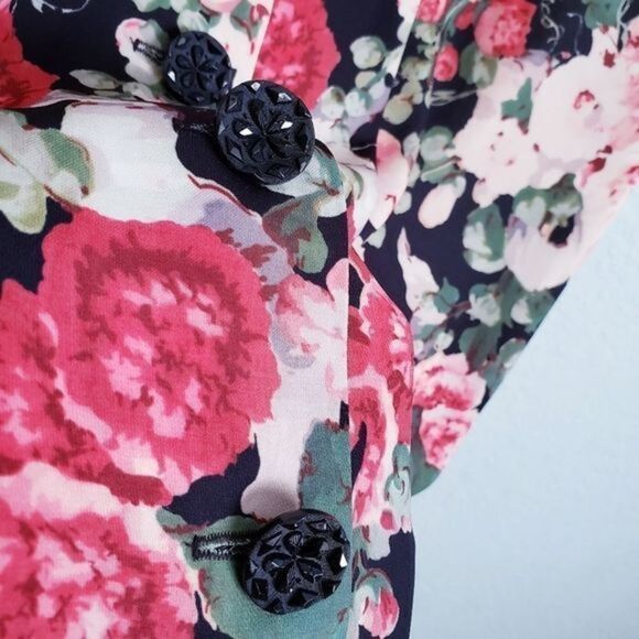 Anna‎ Sui - Picture 3 of 6